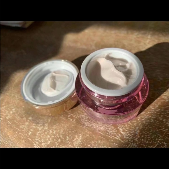 Estée Lauder Resilience Multi-Effect Tri-Peptide Eye Cream - Picture 2 of 4
